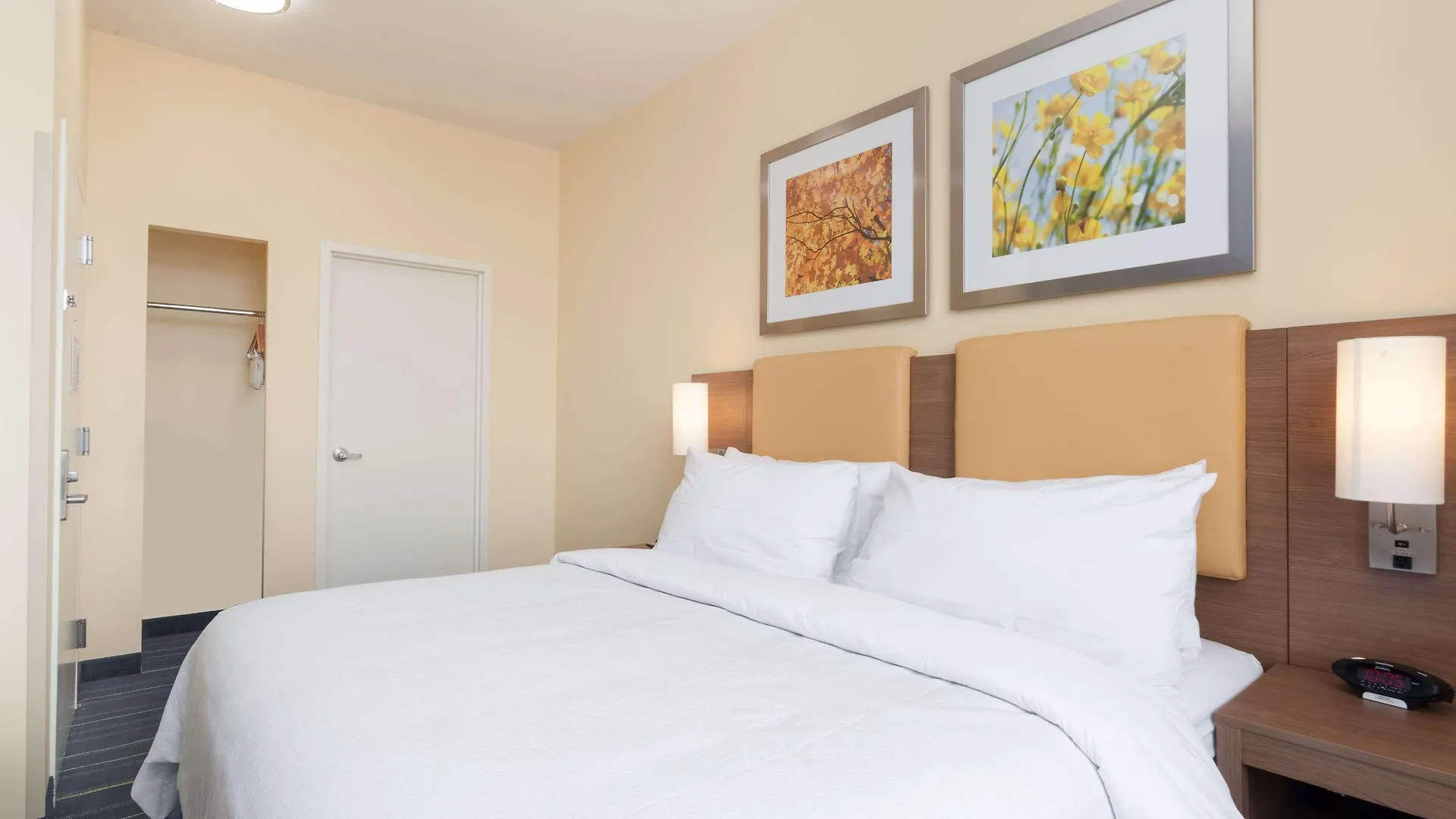 Days Inn By Wyndham Brooklyn Crown Heights New York